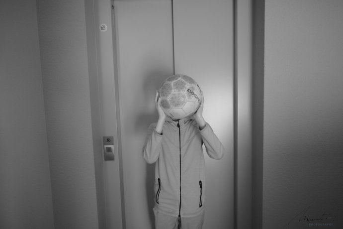 eaudesuisse janic ball vor gesicht