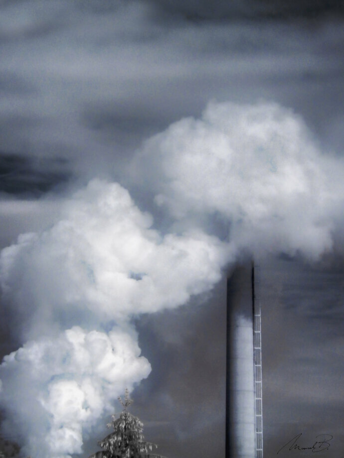 eaudesuisse zuckerfabrik infrarot kamin hinter wolken 1