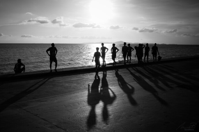 eaudesuisse street bw the boys at the beach pattaya
